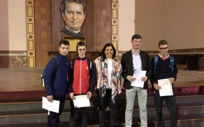 Los alumnos del curso pasado reciben los  diplomas de «Cambridge»