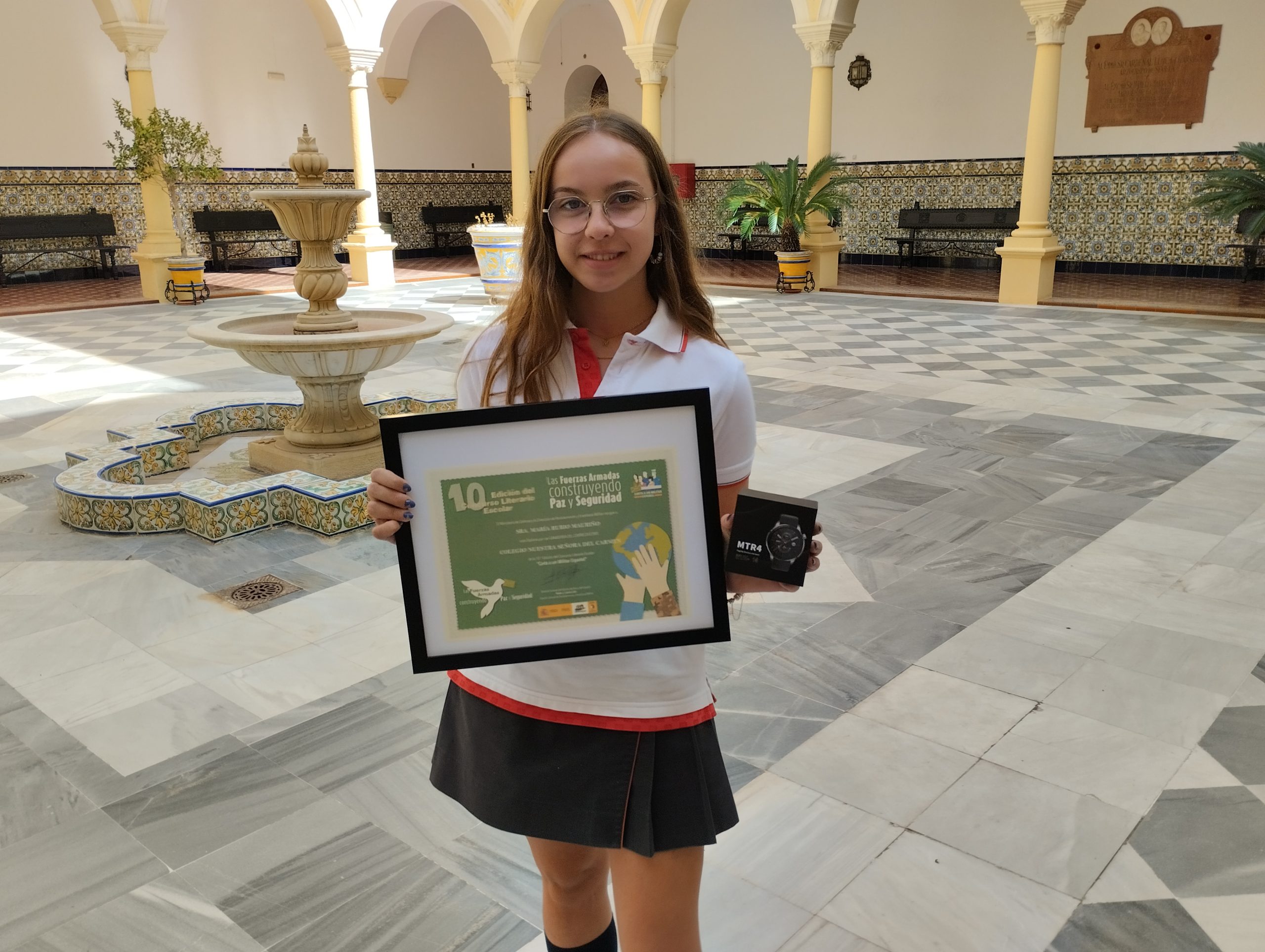 La Alumna María Rubio De 2º De Bachillerato Ganadora Del Premio Literario “carta A Un Militar 9795