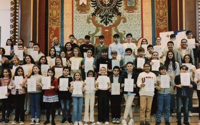 LOS ALUMNOS RECIBEN LAS CERCIFICACIONES DE IDIOMAS  DELF PRIM y CAMBRIDGE DE FRANCÉS E INGLÉS.