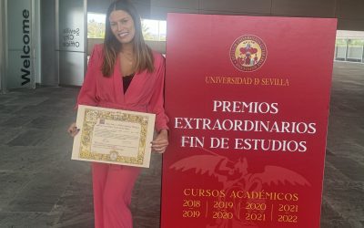 LAS PROFESORAS ANGELA LIMONES DE E.PRIMARIA Y MARÍA PRIOR DE E.SECUNDARIA RECIBEN LOS PREMIOS EXTRAORDINARIOS FIN DE ESTUDIOS